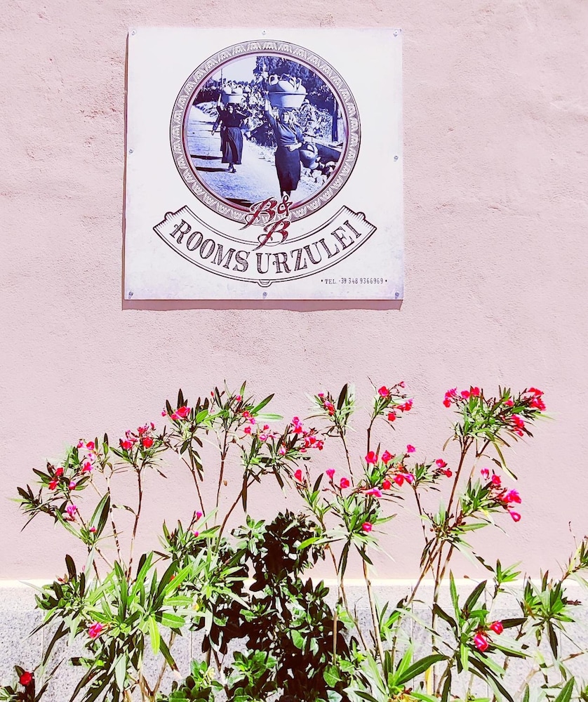B&b Rooms Urzulei