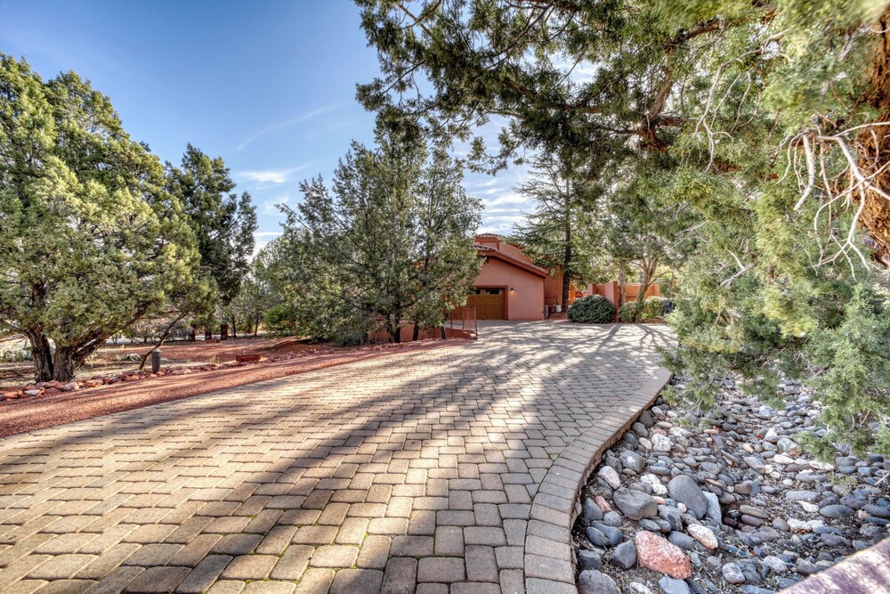 Group Getaway w/ Outdoor Oasis in Sedona!