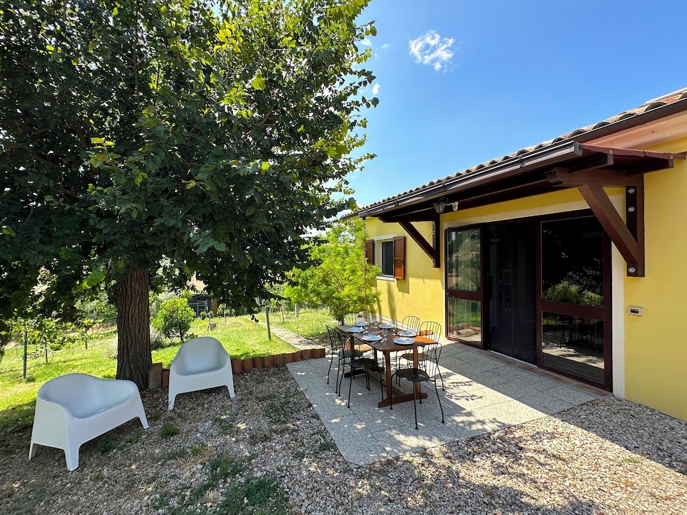 Mimosa Apartment in Historic Villa With Pool and air Cond in Senigallia