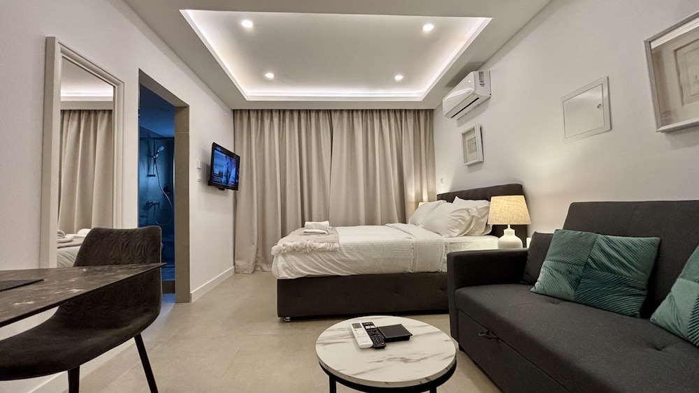 White Arches Studio Suite