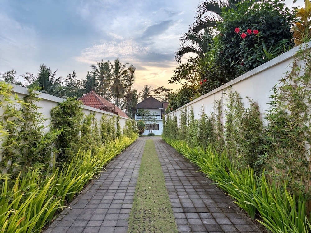 Villa Candi Kecil Empat