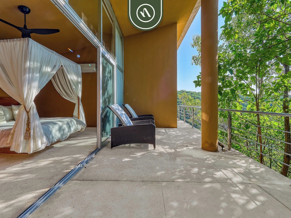 Luxury Oceanfront Villa - Private Beach - Pool