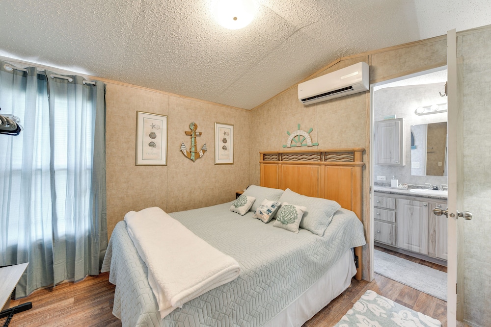2 Mi to Anna Maria Island: Newly Built Home!
