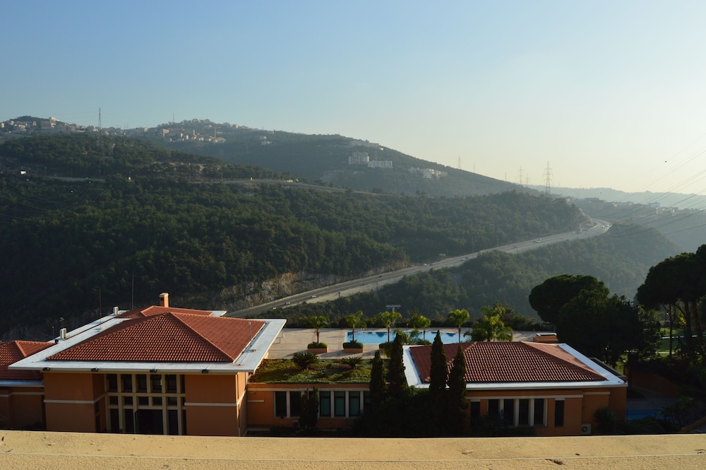 Country Lodge Hotel & Resort
