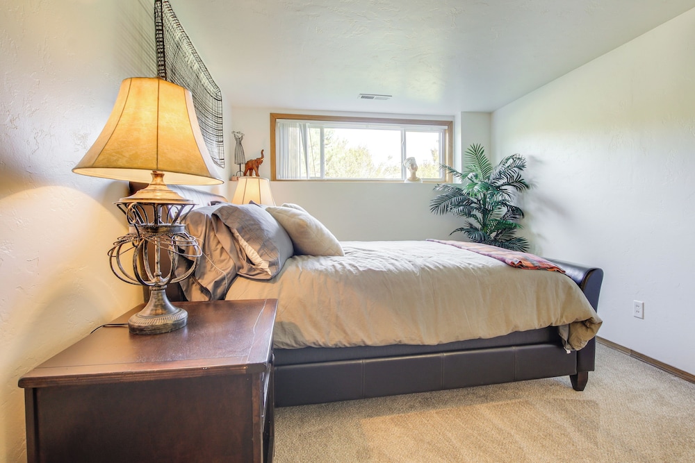 Near Medical Corridor: 'whimsy Wisconsin' Duplex