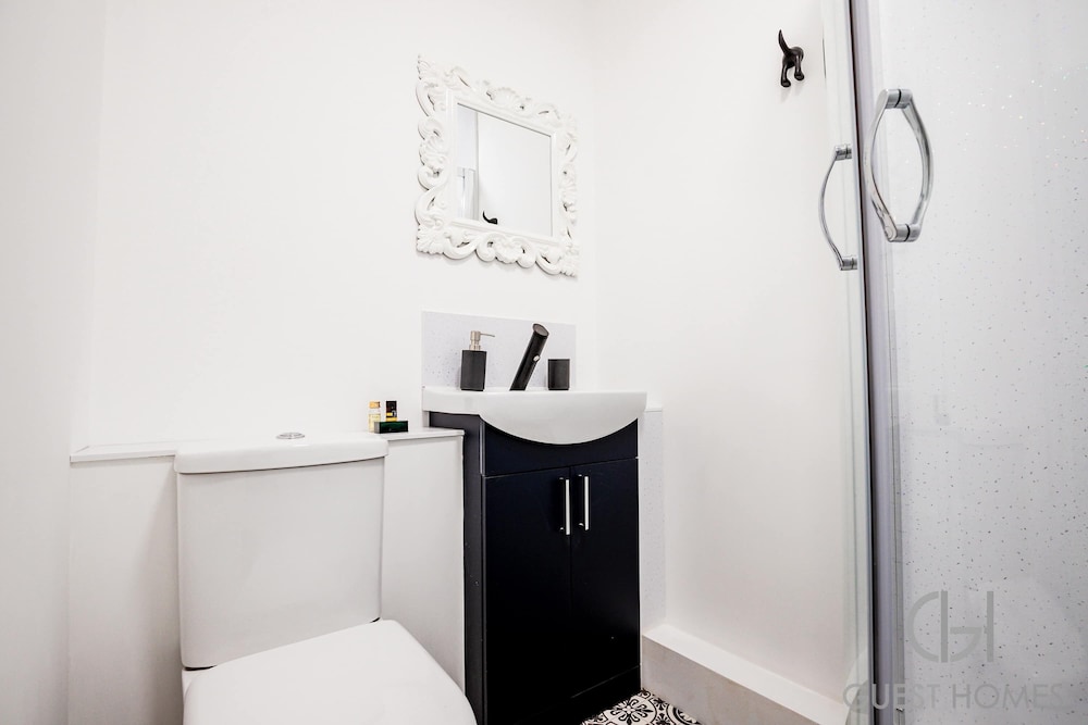 Host Stay Croydon Road Abode