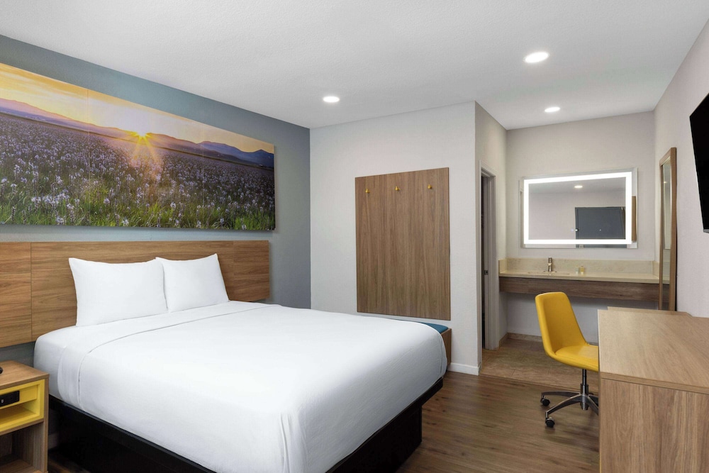 Days Inn by Wyndham Bakersfield