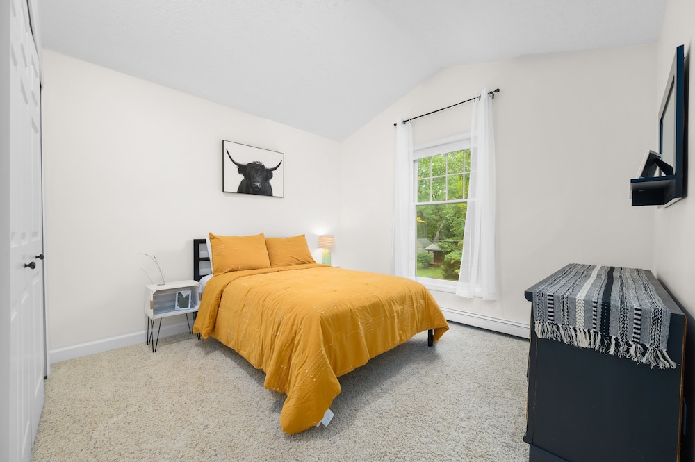 Gorgeous 2BDR Home near Downtown