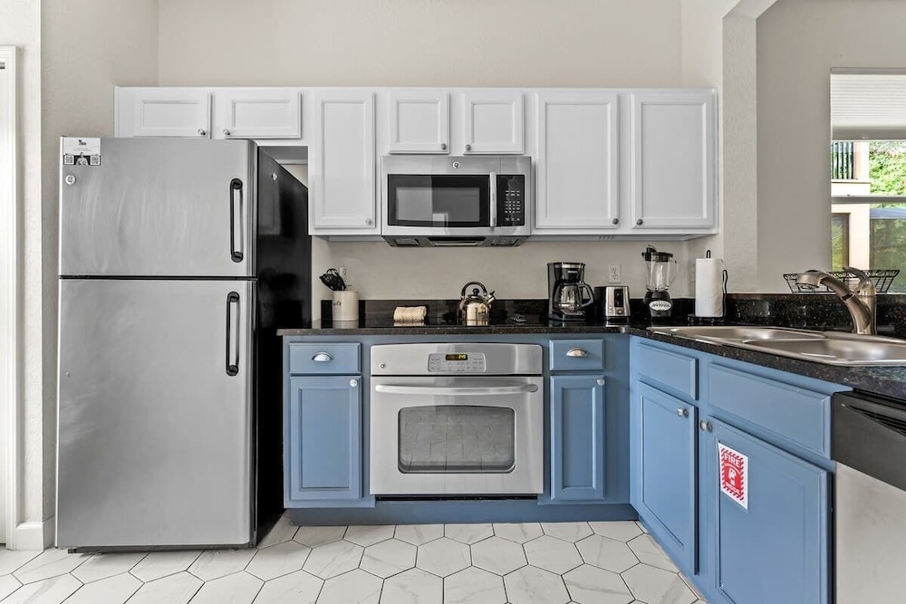 Pet Friendly 4 BR With Hot Tub