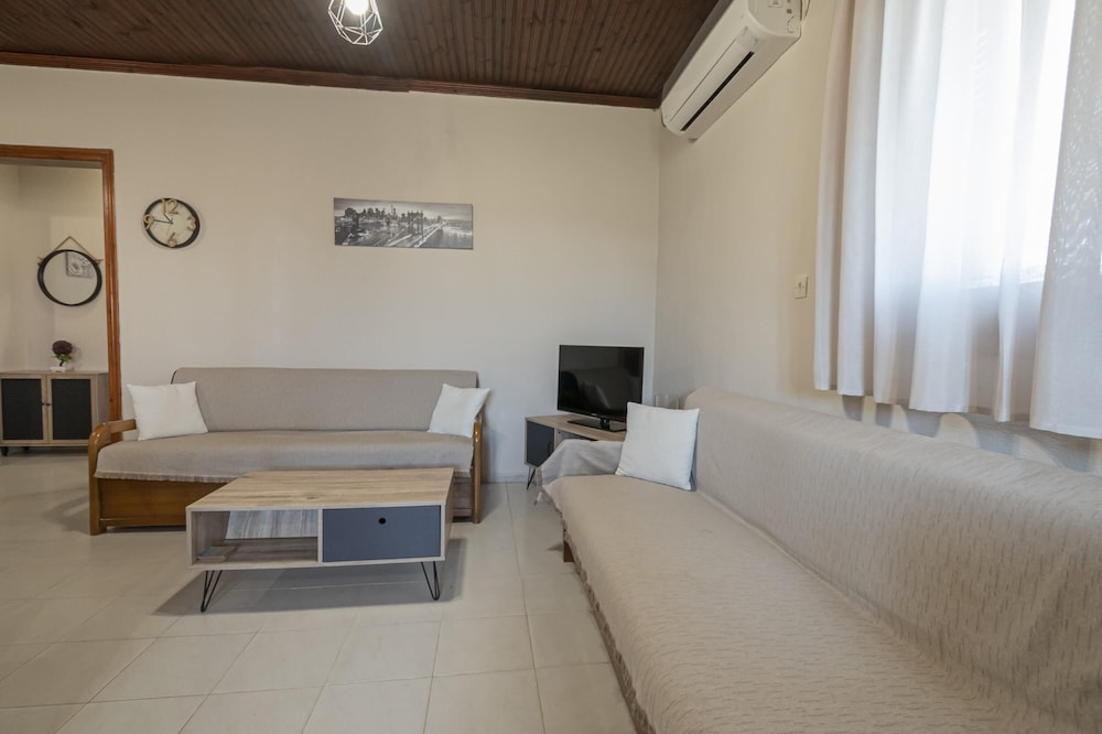 Dimis Right House by Rentals Pro