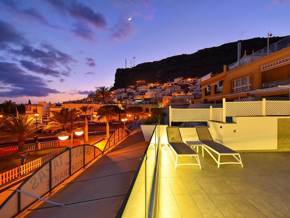 Apartment Mogan With Stunning Beach Views