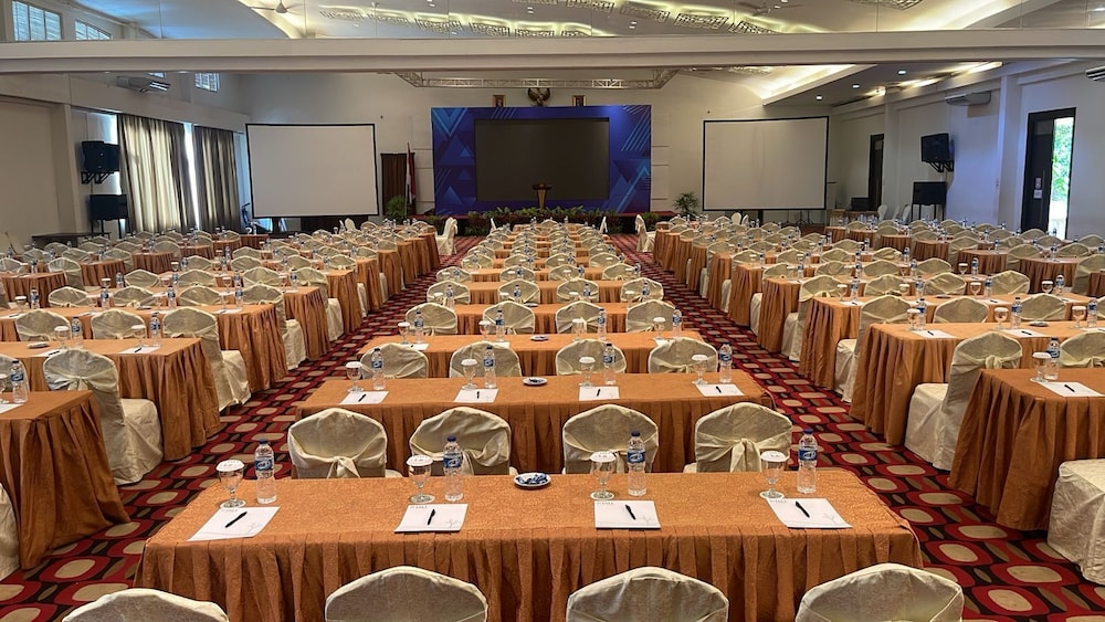 meeting & event spaces