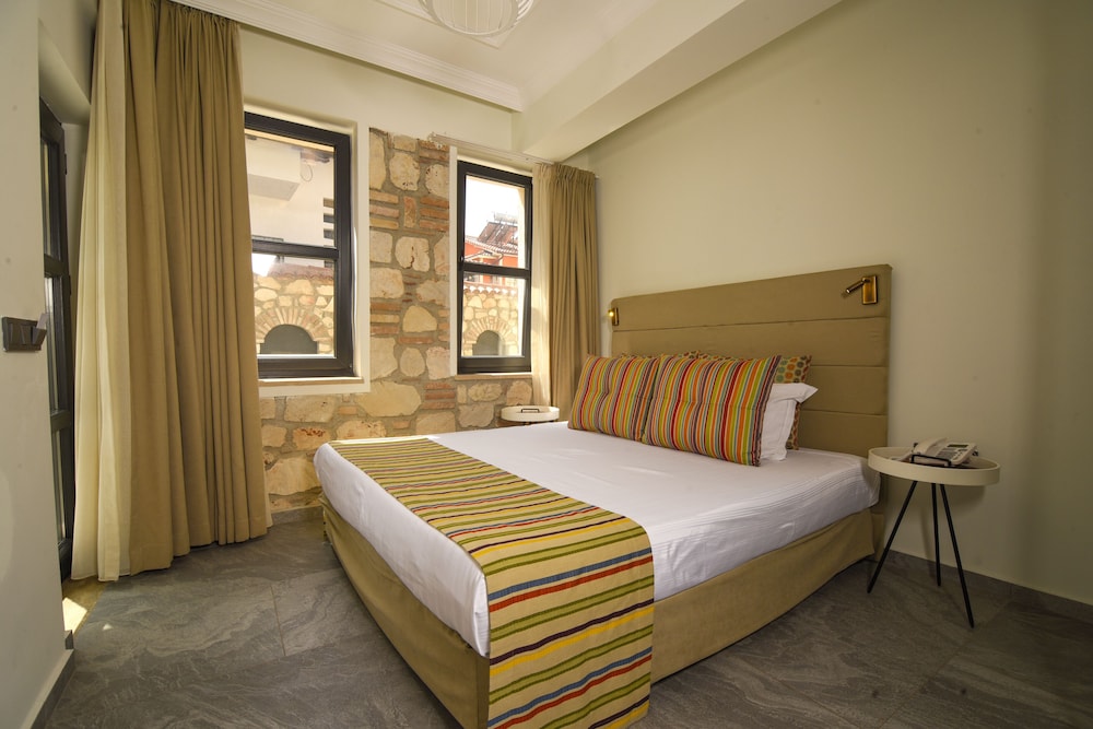 Warm Studio Flat with Patio LOTUS
