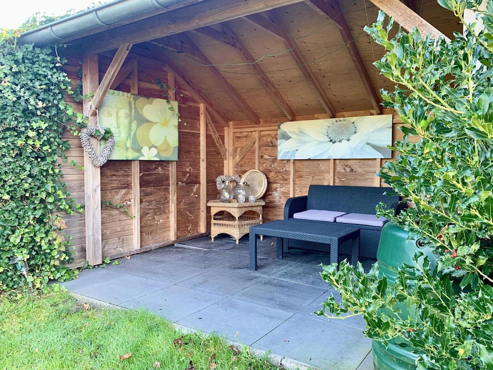 Renovated Bungalow With Garden