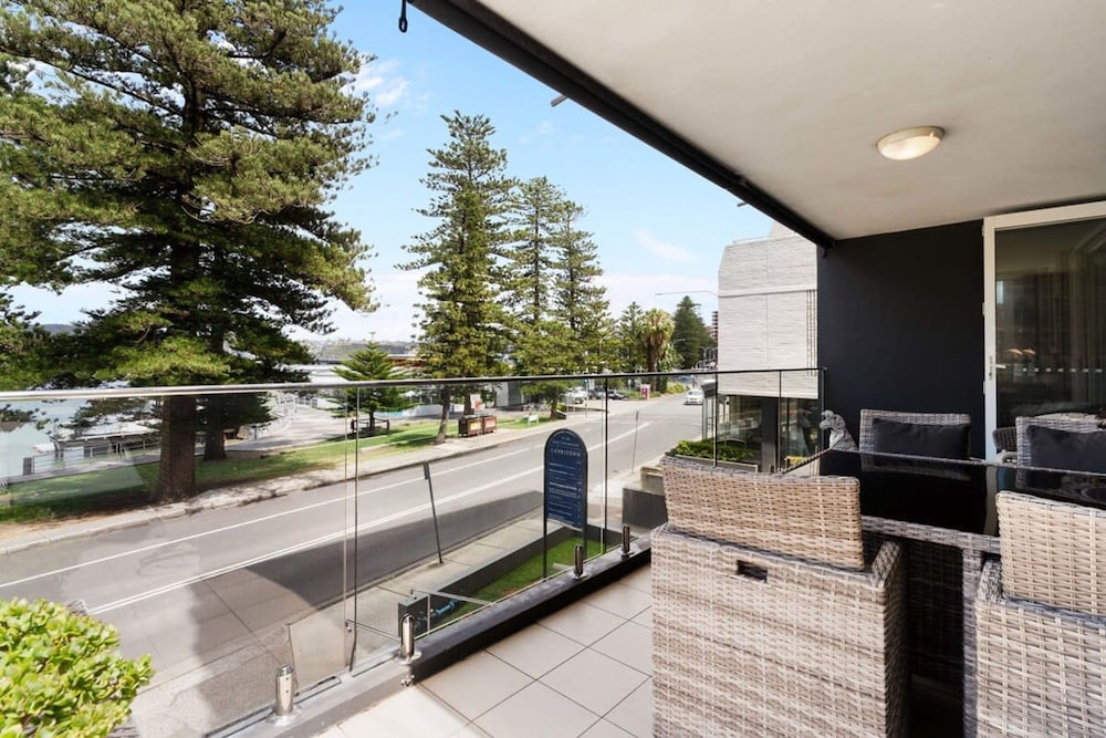 Stylish Manly Apartment With Harbour Views