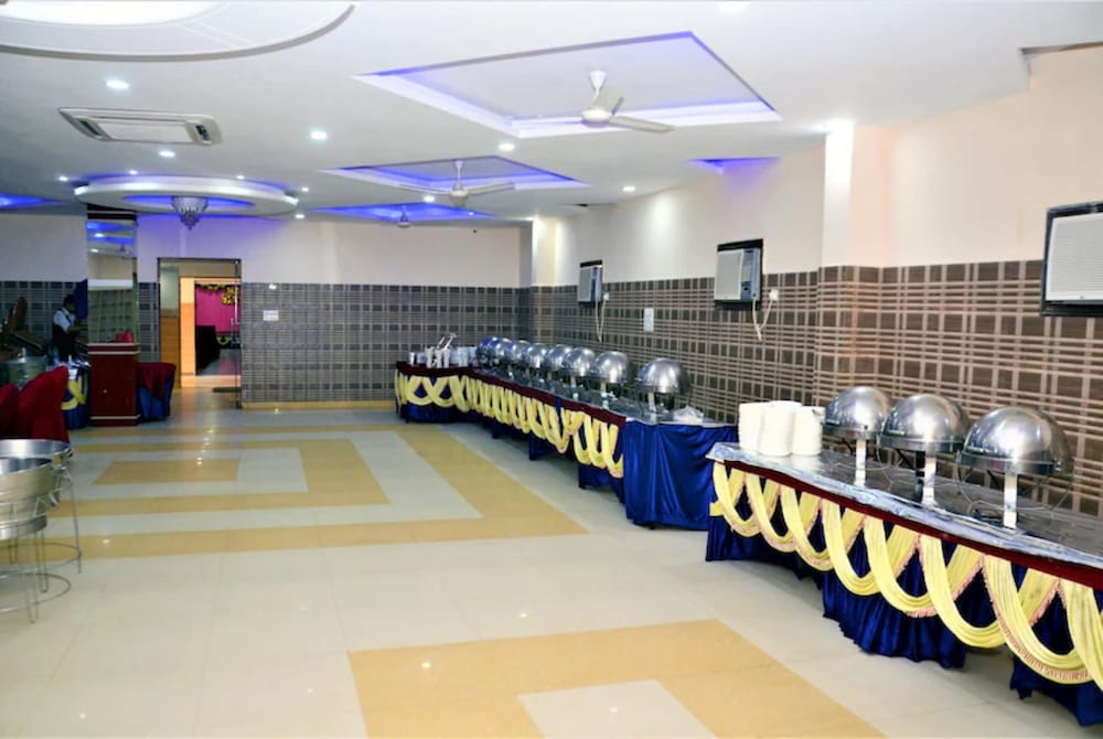 Food & Beverage