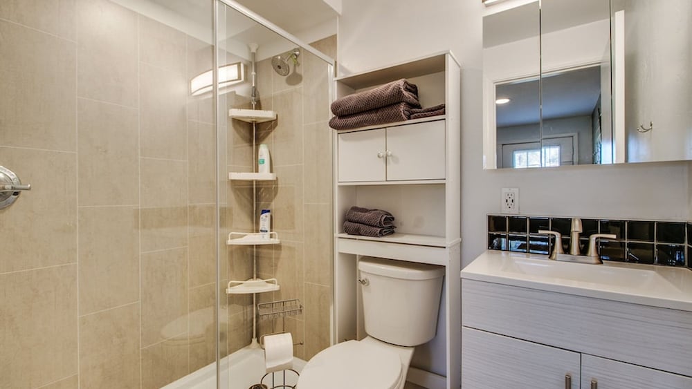 Charming Mid Town Guest House W/private Patio!