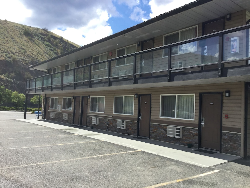 Riverside Motel