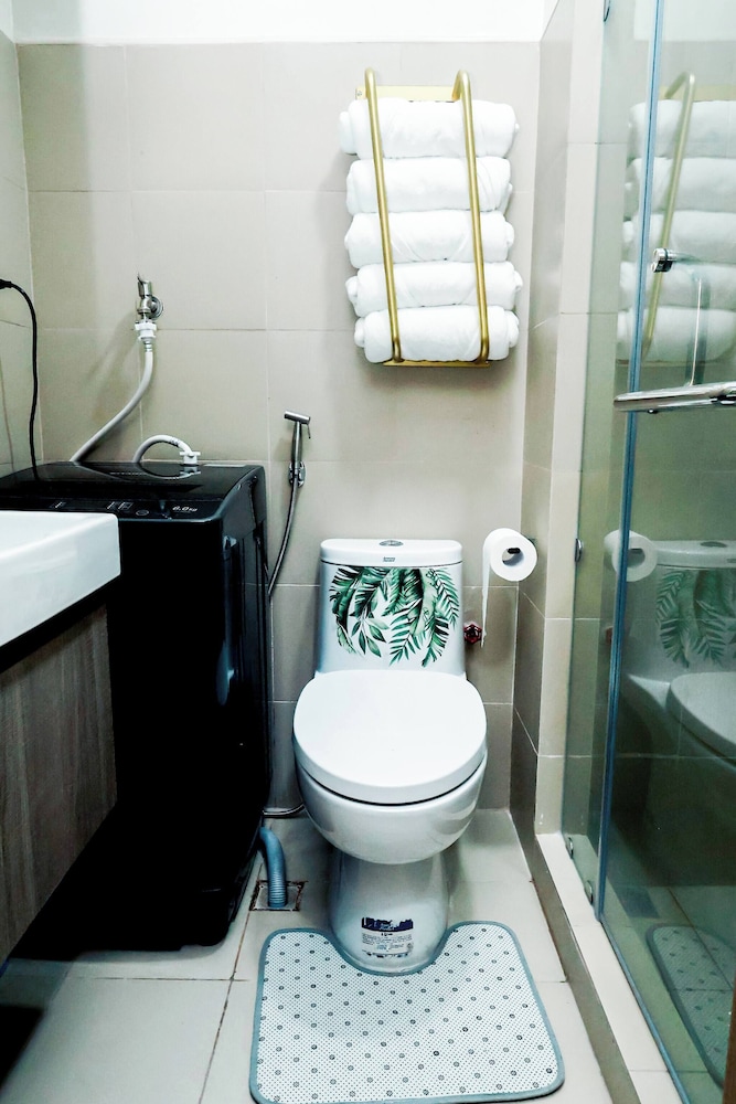 Sapphira Manor Luxurious Condo by the Bay