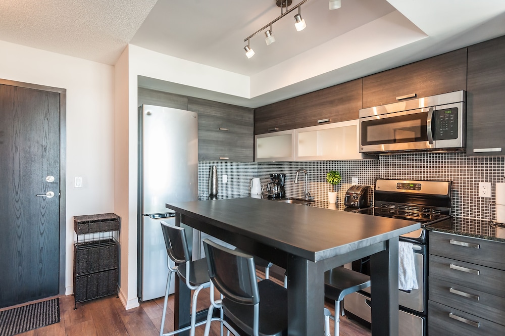 Life Suites Soho 2 Bed - 2 Bath CN Tower View