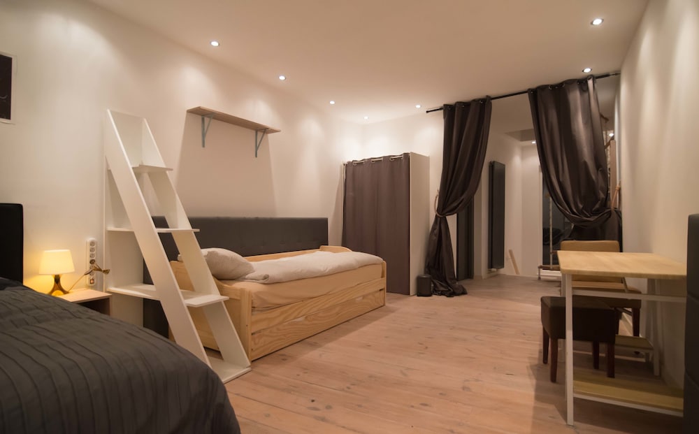 City house 4 bedrooms view 4