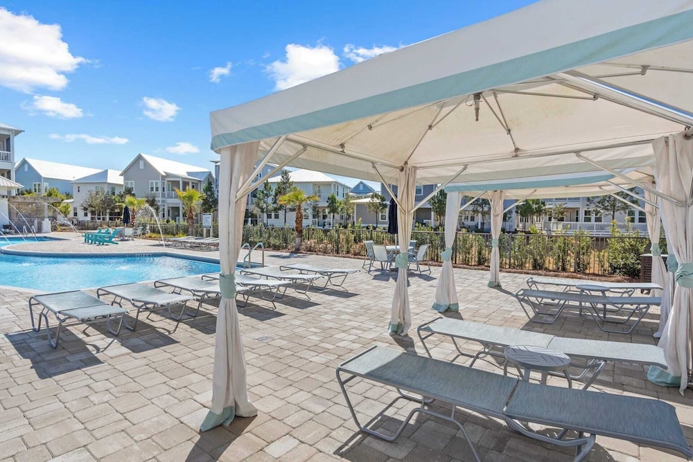 Walk to the Beach, Pool, 5bdr, 3 Porches Beach Sea-ker's Retreat by Avantstay