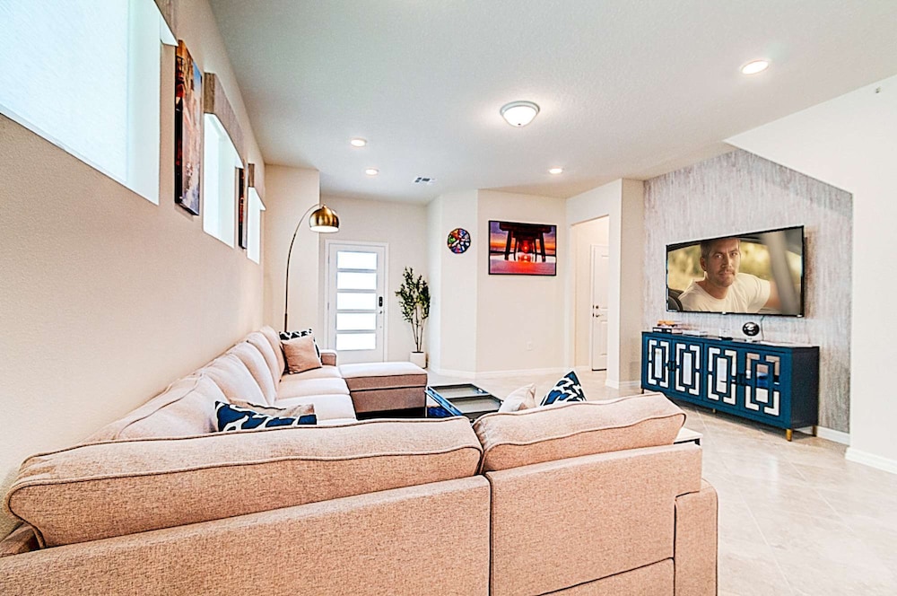 15976 Spacious Charming Family Getaway