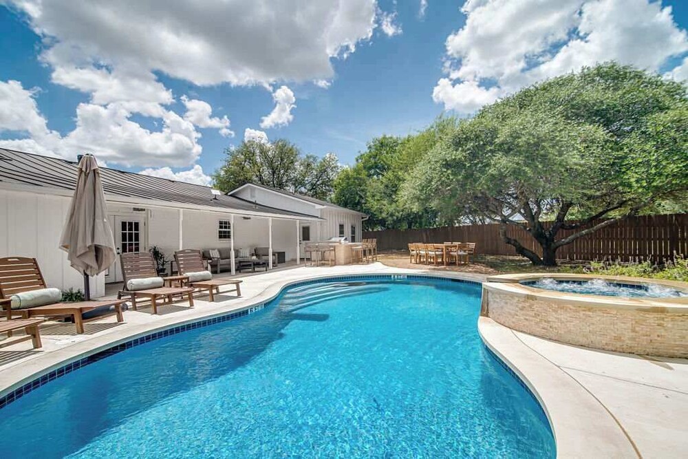 108 Wisteria Dr