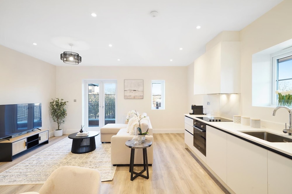 105B Beechwood Grove Flat