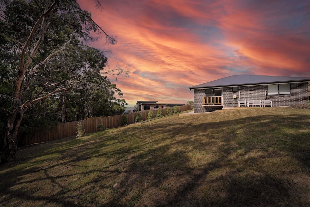 Gorgeous 4 Bedroom House - Blackmans Bay