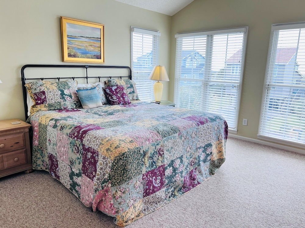 Le Tournesol 4 Bedroom Home by RedAwning - Property Image 36