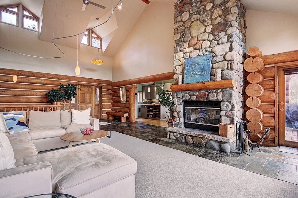 10 Southface 5 Bedroom Home by RedAwning