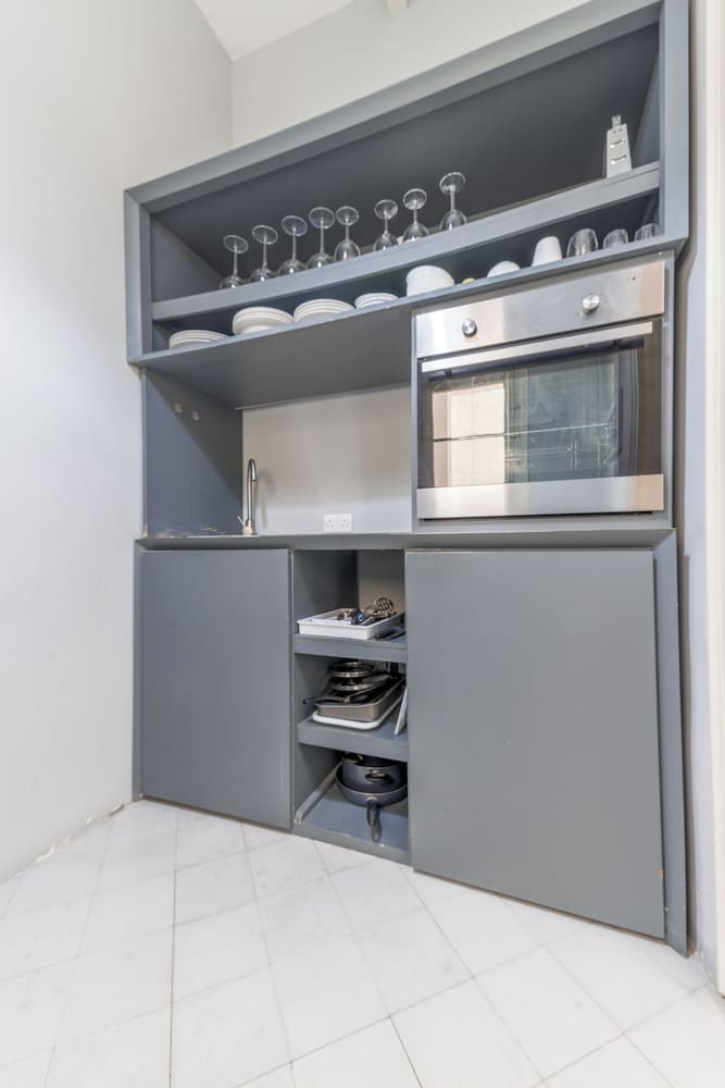 Spacious & Luxury 3BR Central Apartment view 3