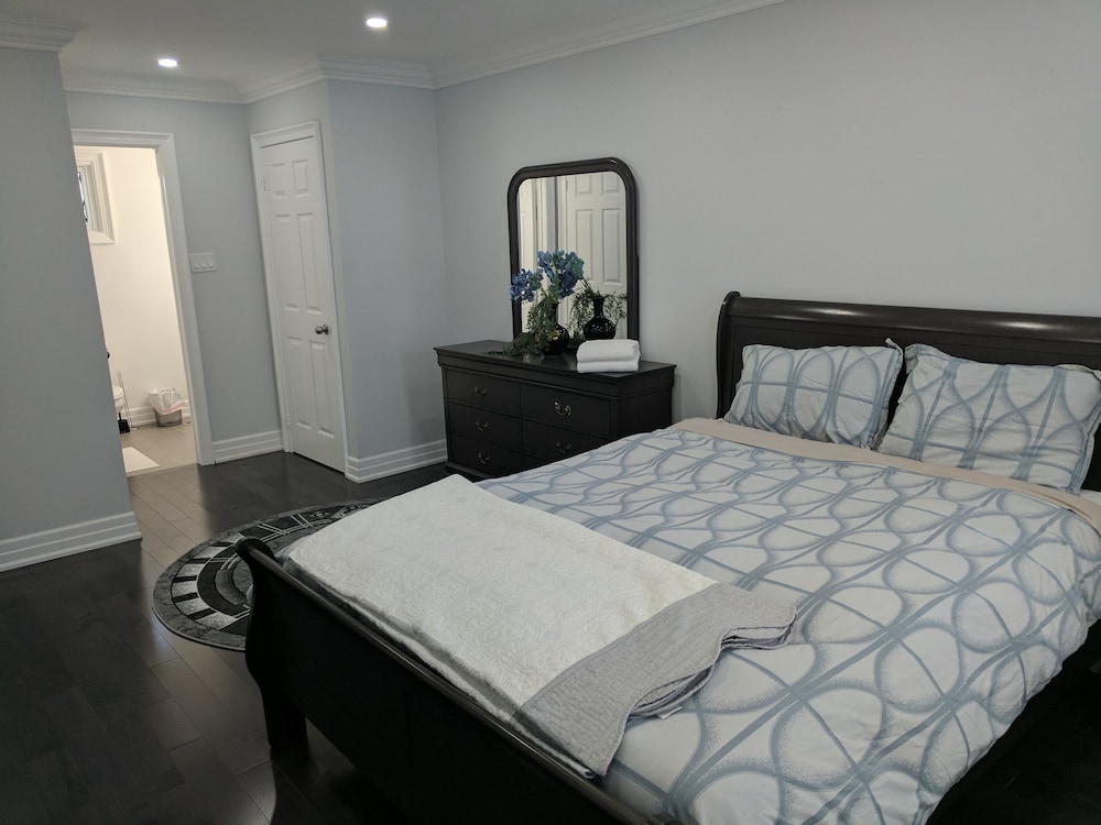 Toronto Vacations - QuickStay - Beautiful 5bdrm House in Vaughan - Property Image 5