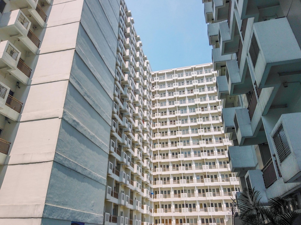 Cozy Living 1BR at Sentul Tower Apartment