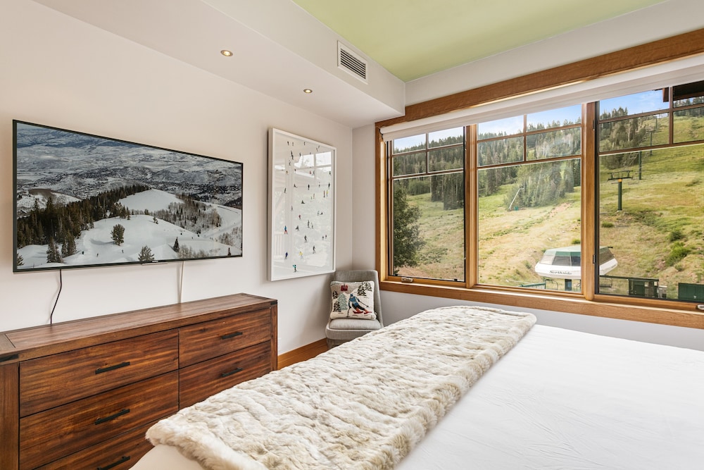 Grand Lodge - Four Bedroom #502 - Ski-in/ski-out 4 Condo