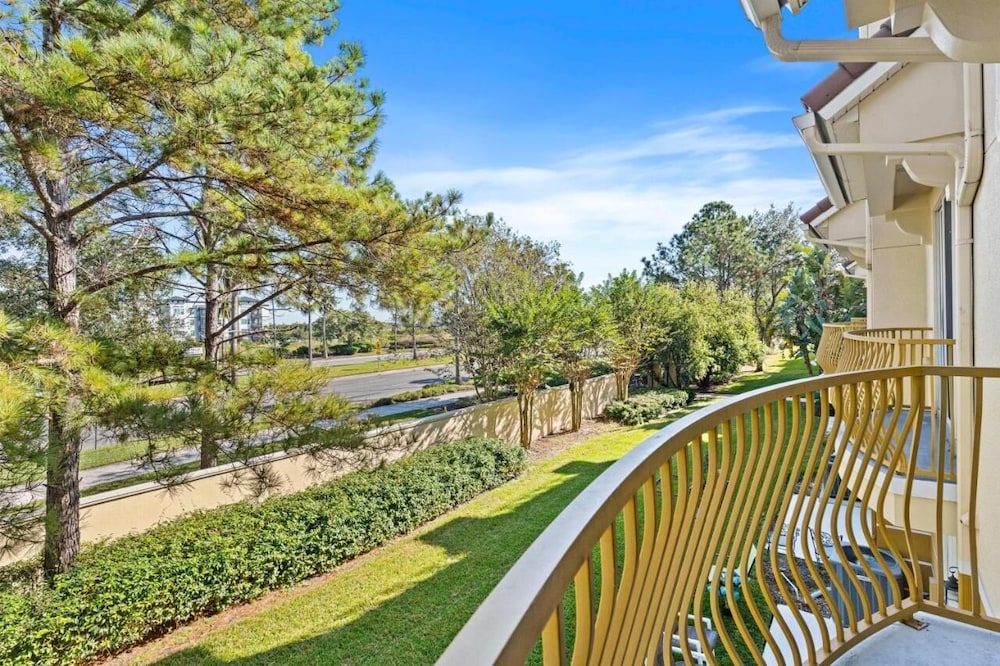 Vista Cay Swanky