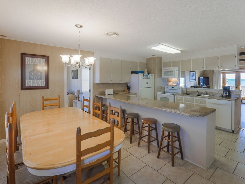 Pelican Perch by Topsail Realty