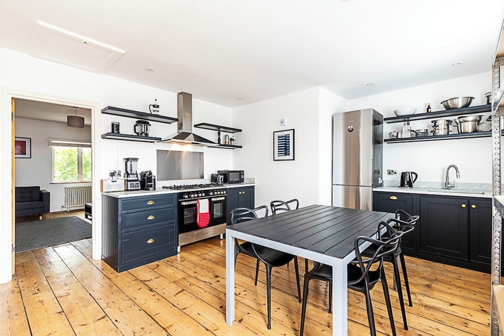 Stylish Chiswick Apartment With a Private Terrace
