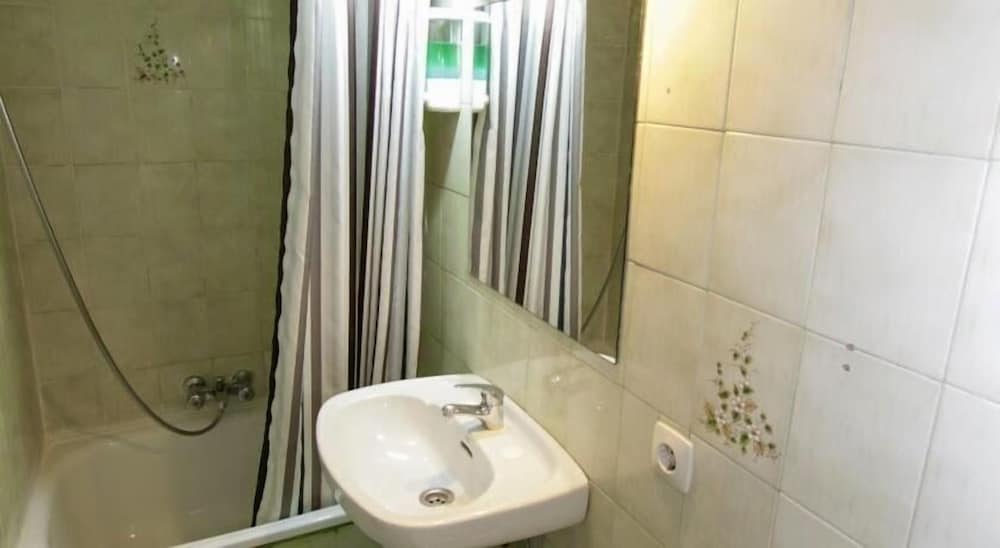 Hostal Helena 2 - Image 2