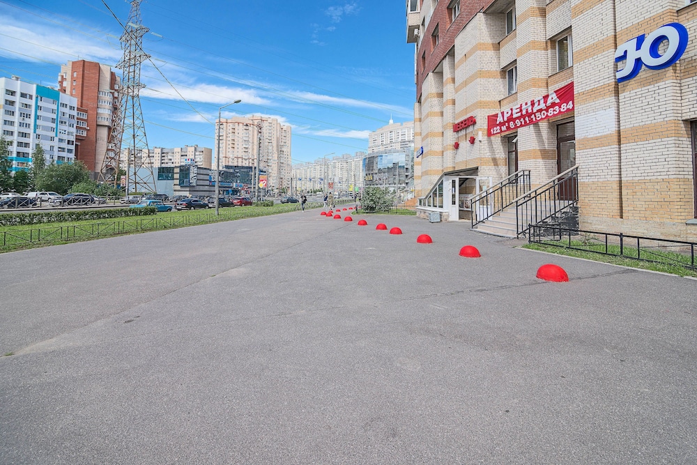 FlatHome24 metro Komendanskiy prospect