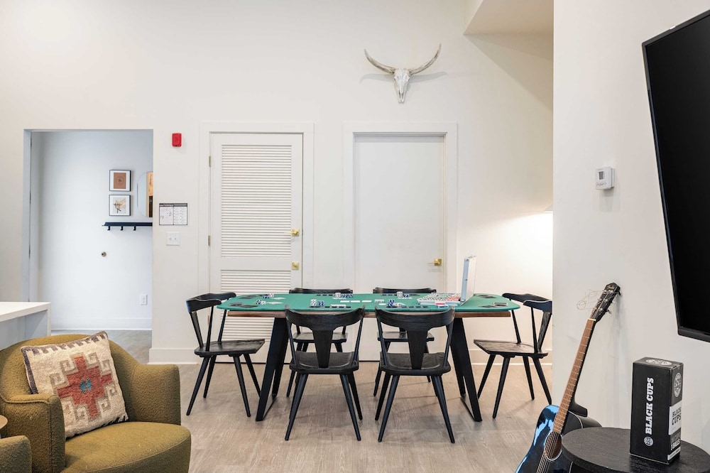 Sleeps 24 Rooftop, Game Room & Outdoor Spaces Just 10 Min to Broadway Outrider by Avantstay
