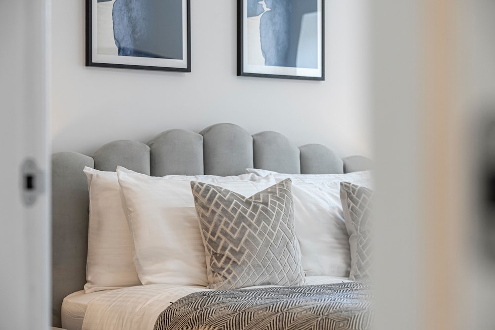 Quiet Luxe Escape 65s Only