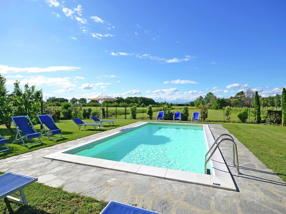 Villa in Cortona With Pool & Countryside Views view 3