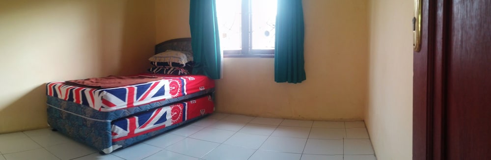 Villa Anvil Cipanas 4 Bedroom for 25 pax view 2