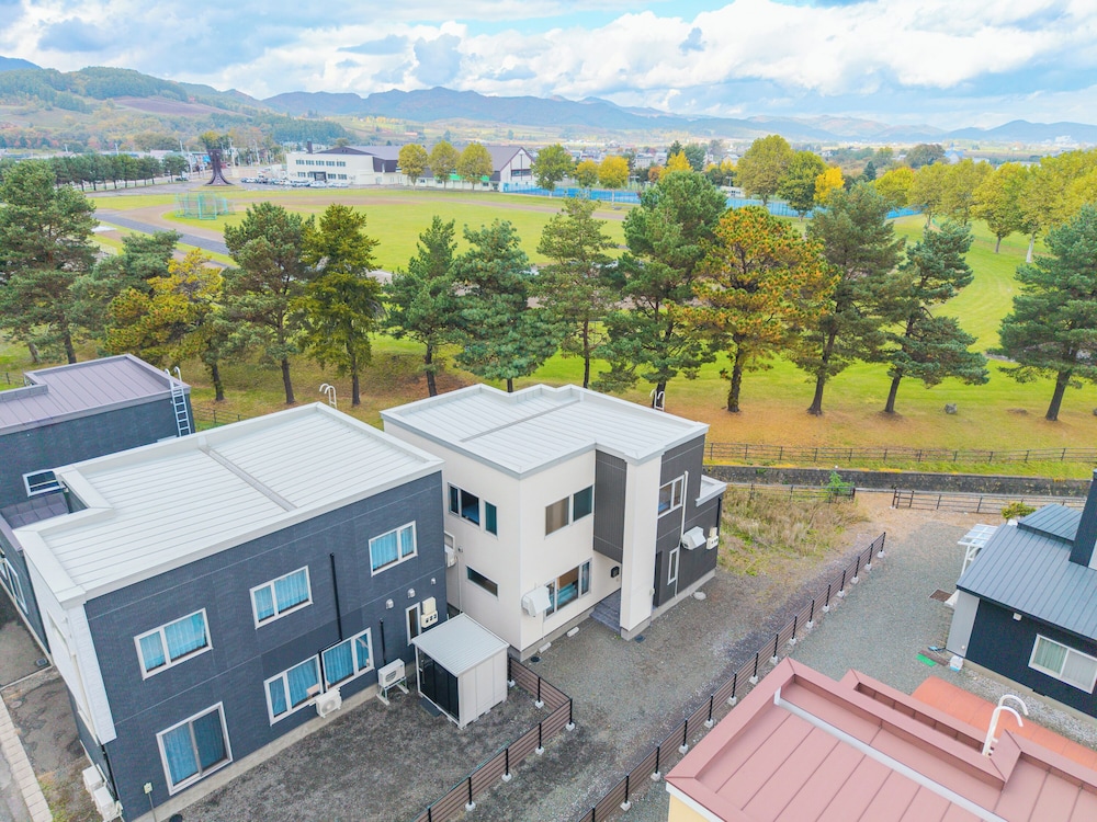 THE SHIMMER FURANO