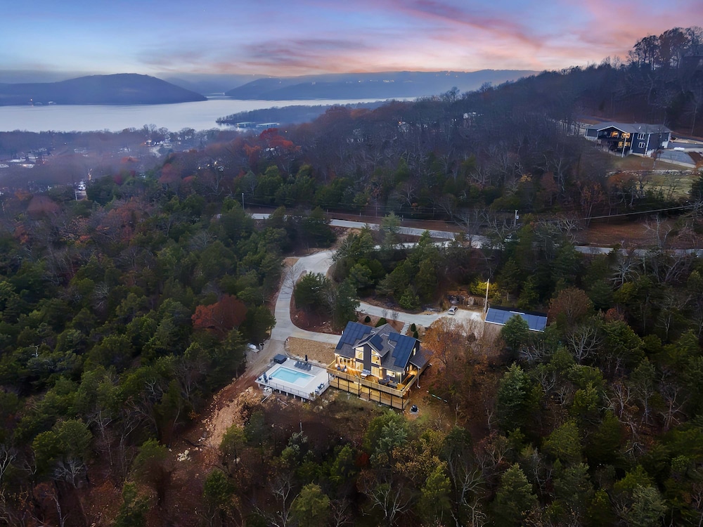 Van Kirk Cove 6 BDR Stunner!