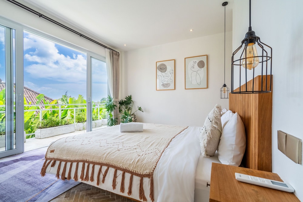 Eleven Villa Canggu - Calm Oasis with Pool and Privacy