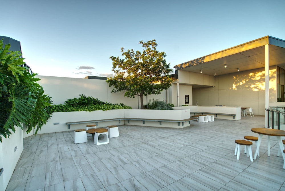 2BR Food Drink Hub Pool Balcony Gym Rooftop