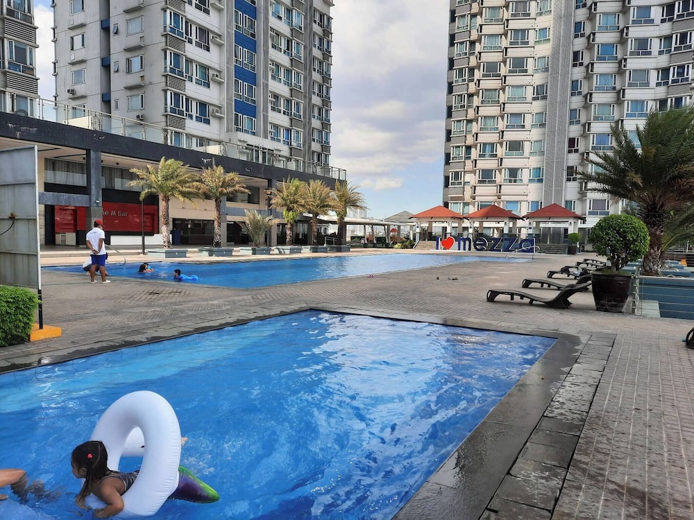Stylish Condo at Mezza 1 With Fast Wifi & Netflix